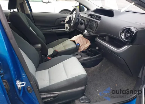 2015 Toyota Prius C z USA, uszkodzony, nr VIN JTDKDTB30F1577054